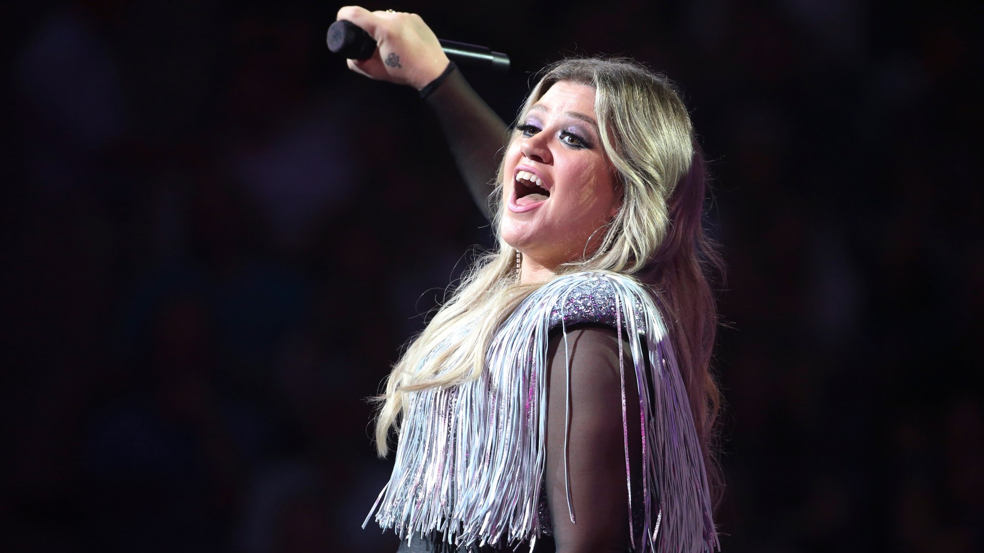 Kelly Clarkson's Net Worth Get the Details on 'The Voice' Coach's Fortune
