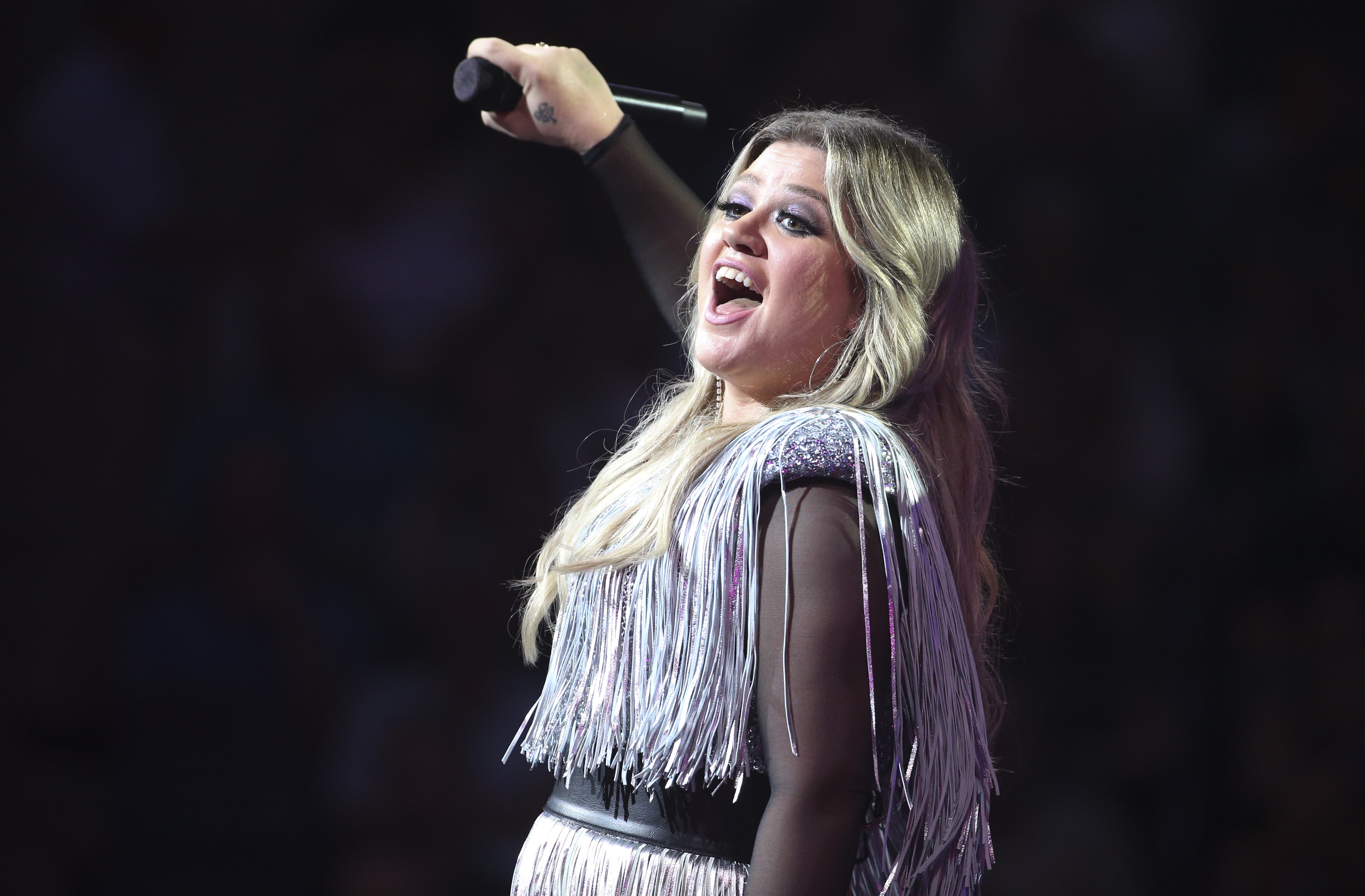 How much does kelly clarkson make on the voice 2018 Kelly Clarkson S Net Worth Get The Details On The Voice Coach S Fortune