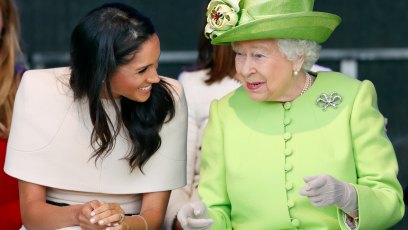 Meghan Markle, Queen Elizabeth, Sitting, Laughing