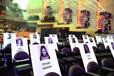 nicki minaj kylie jenner vma seating