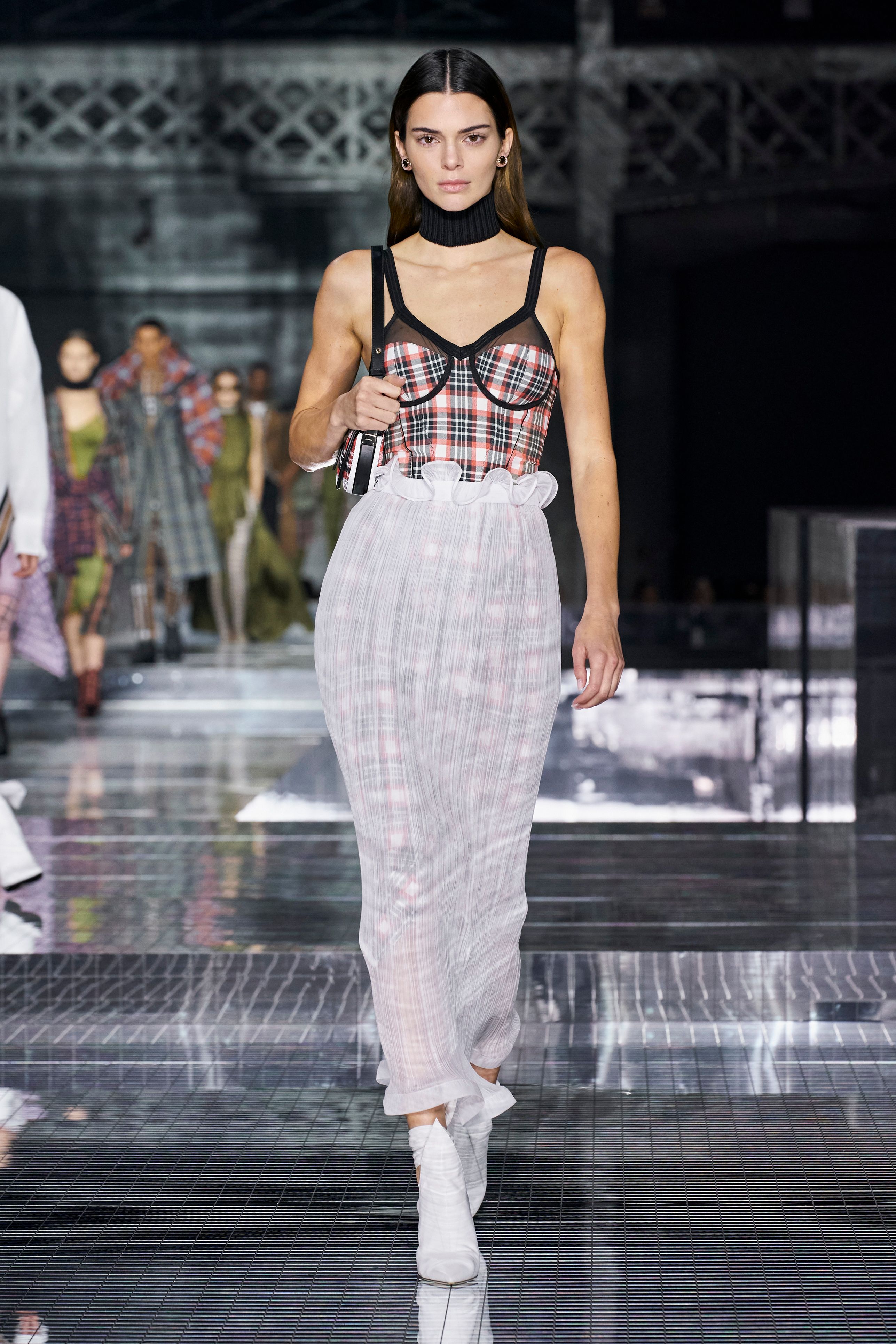 Kendall Jenner's Best Runway Looks: Photos of the Model