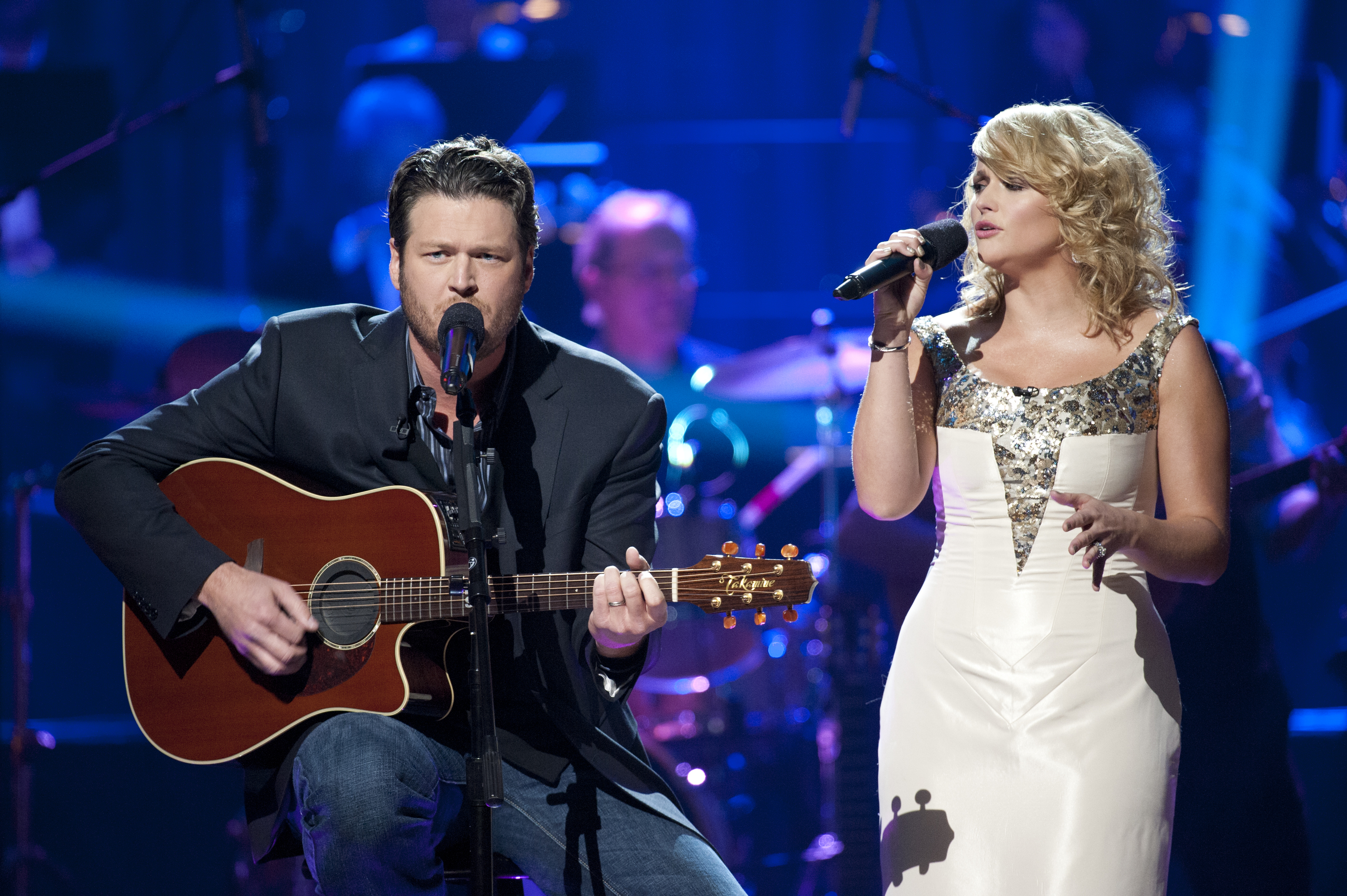 Blake Shelton and Miranda Lambert performing