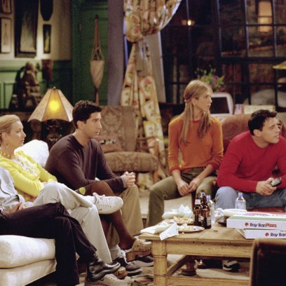 The cast of Friends in the living room