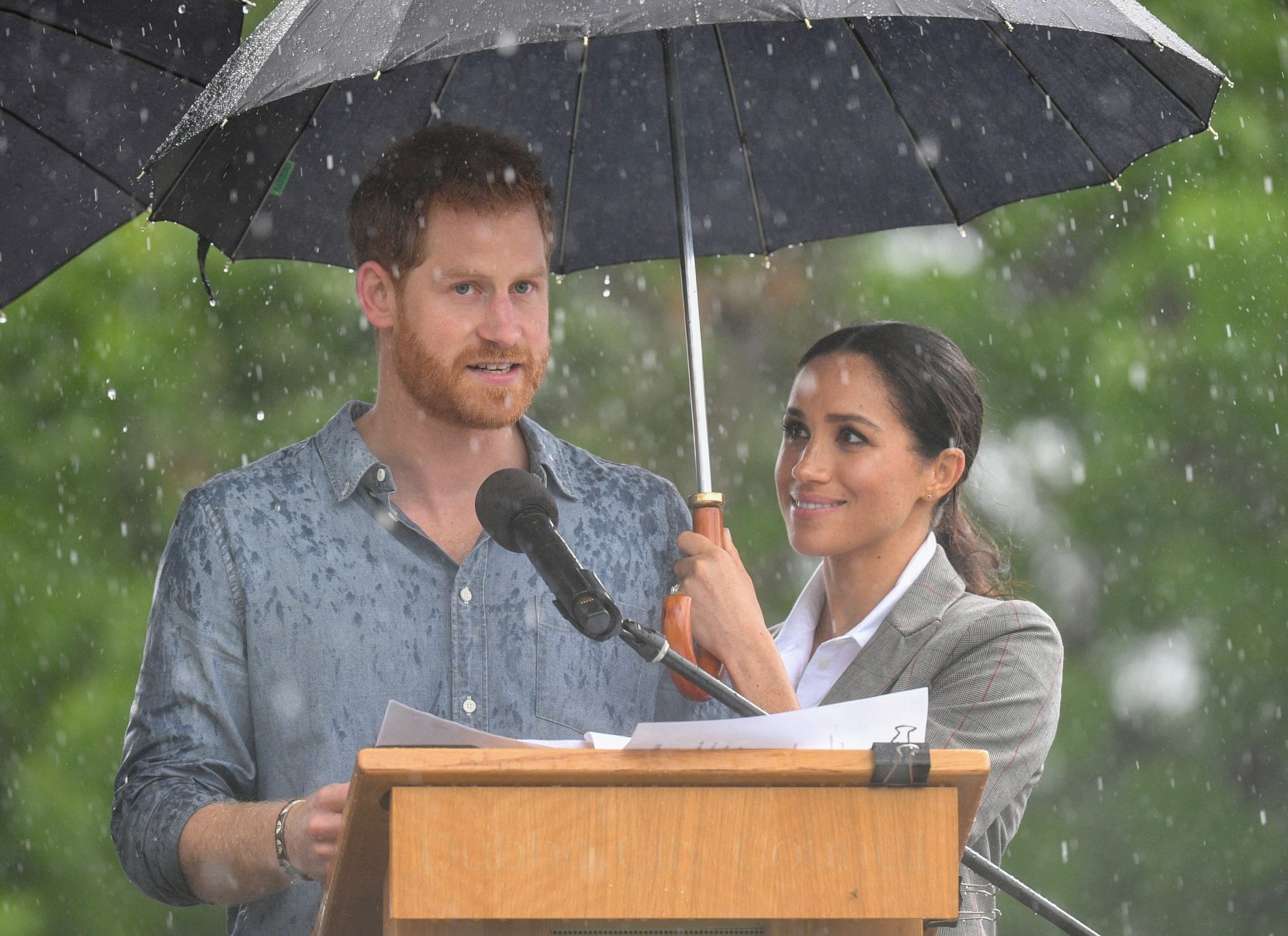Meghan Markle and Prince Harry Have a Romantic Comedy Moment in the Rain