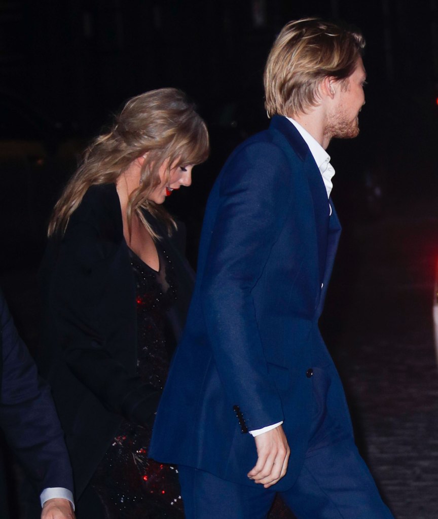 Taylor Swift and Joe Alwyn seen in a red-carpet