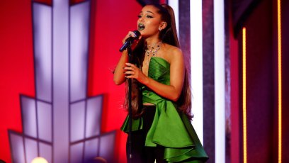 ariana grande wicked performance