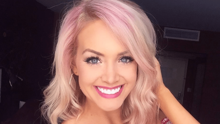 Jenner Cooper takes smiling selfie with pink hair