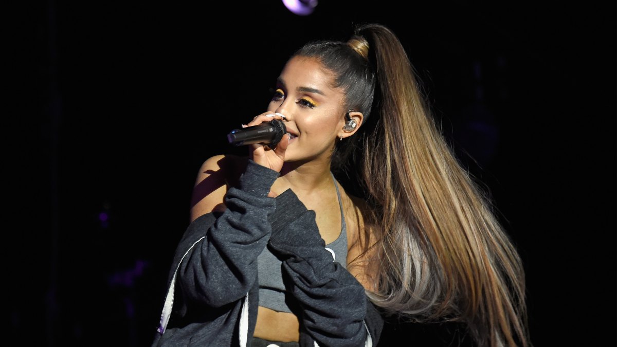 Ariana Grande Thanks Fans