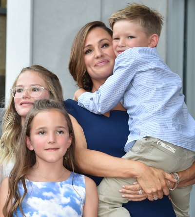 Jennifer Garner Holding Kids