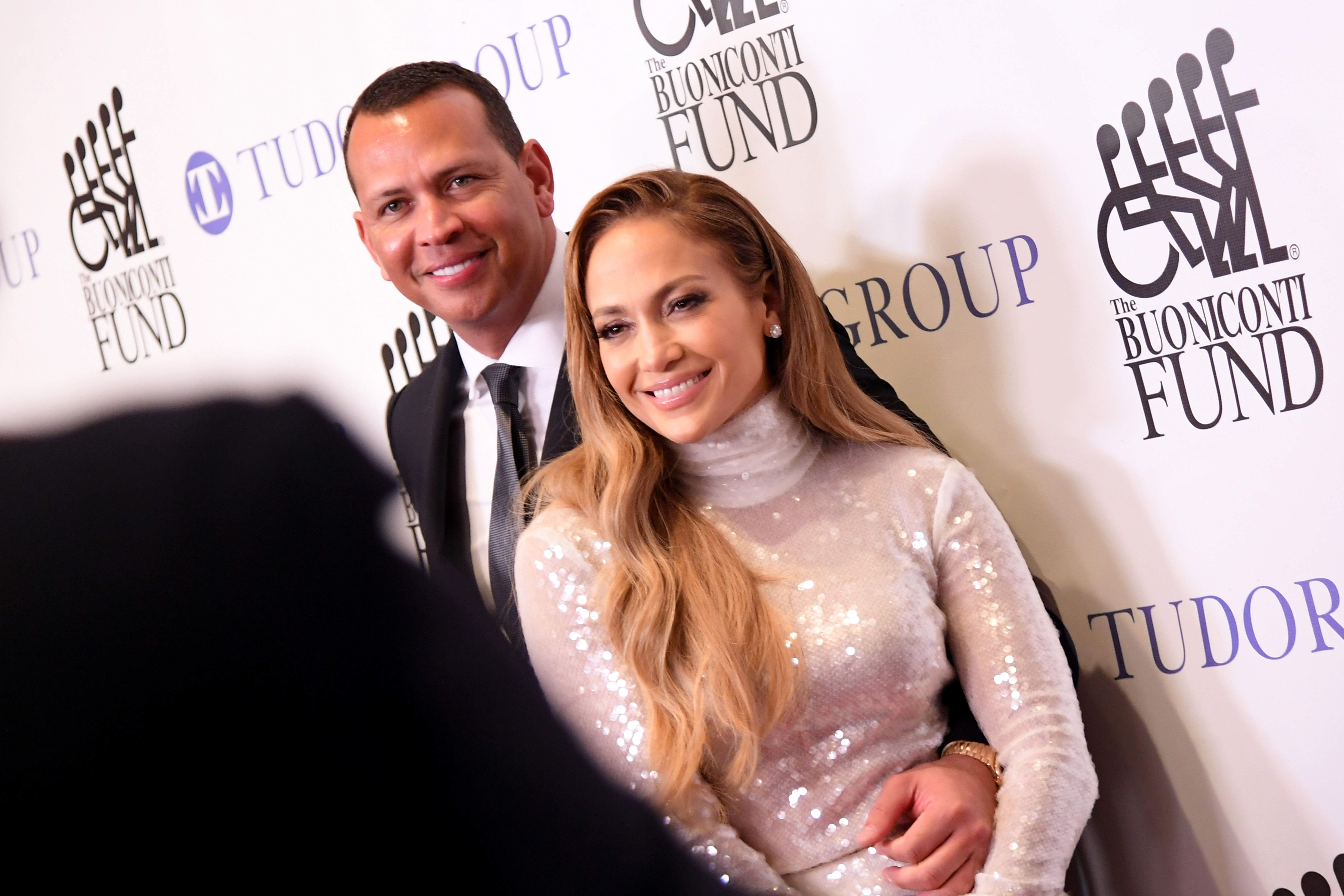 Jennifer-Lopez-Alex-Rodriguez-Hugging