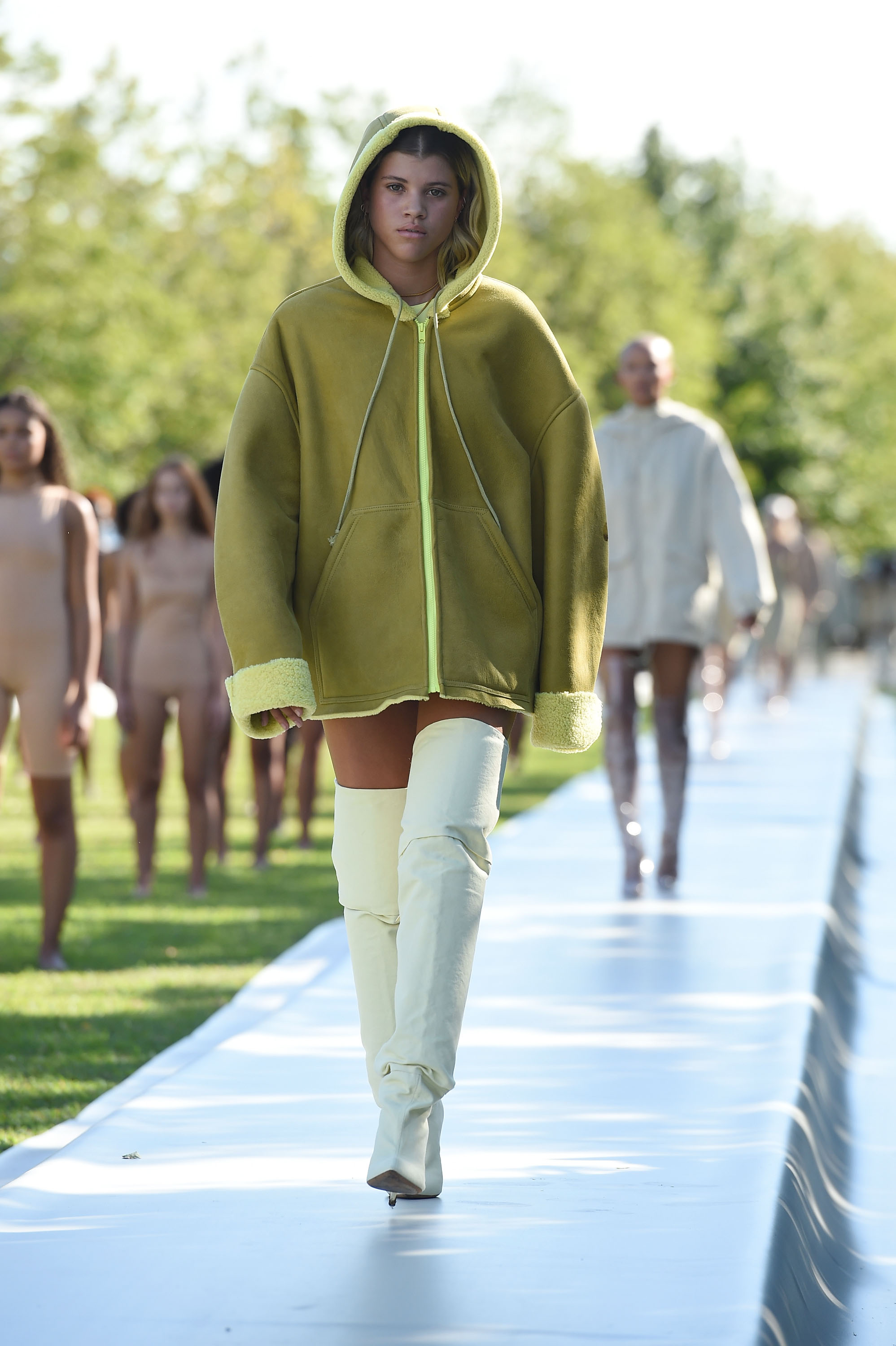 Sofia-Richie-Walking-Yeezy-Season-4-Fashion-Show