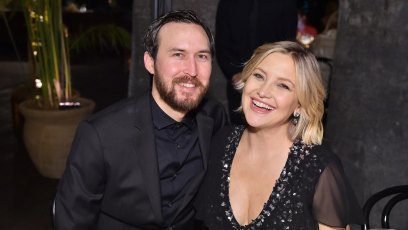 Kate Hudson and boyfriend posing