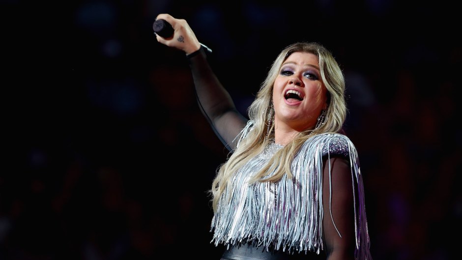 kelly Clarkson performing