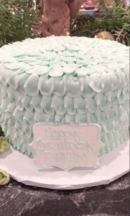Dream Kardashian birthday cake details