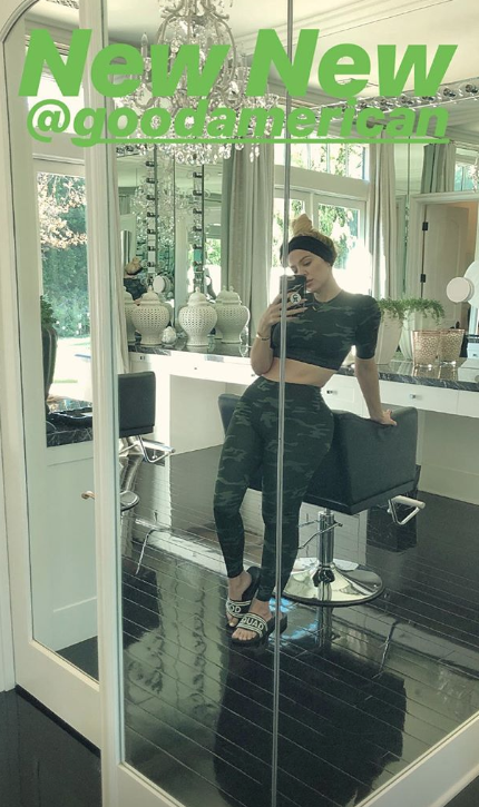 Khloe Kardashian abs