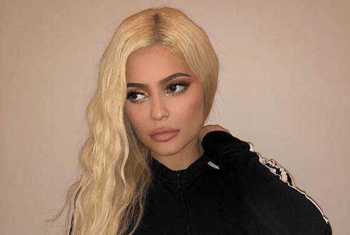 Kylie-Jenner-Holiday-Collection-2018-Look