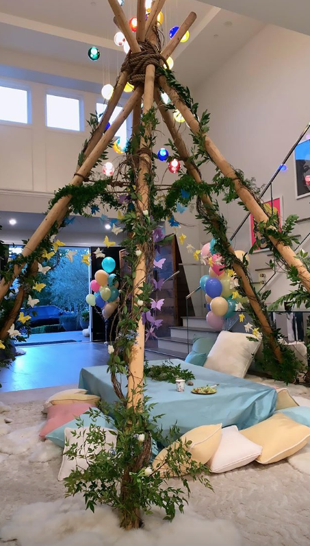 Kylie Jenner plans Dream Kardashians birthday wooden teepee