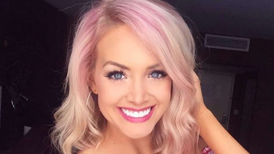 Jenna Cooper from Bachelor In Paradise, taking a selfie on Instagram with pink hair