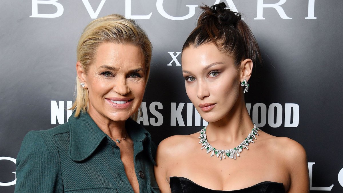 Bella Hadid and Yolanda Hadid VS Fashion Show