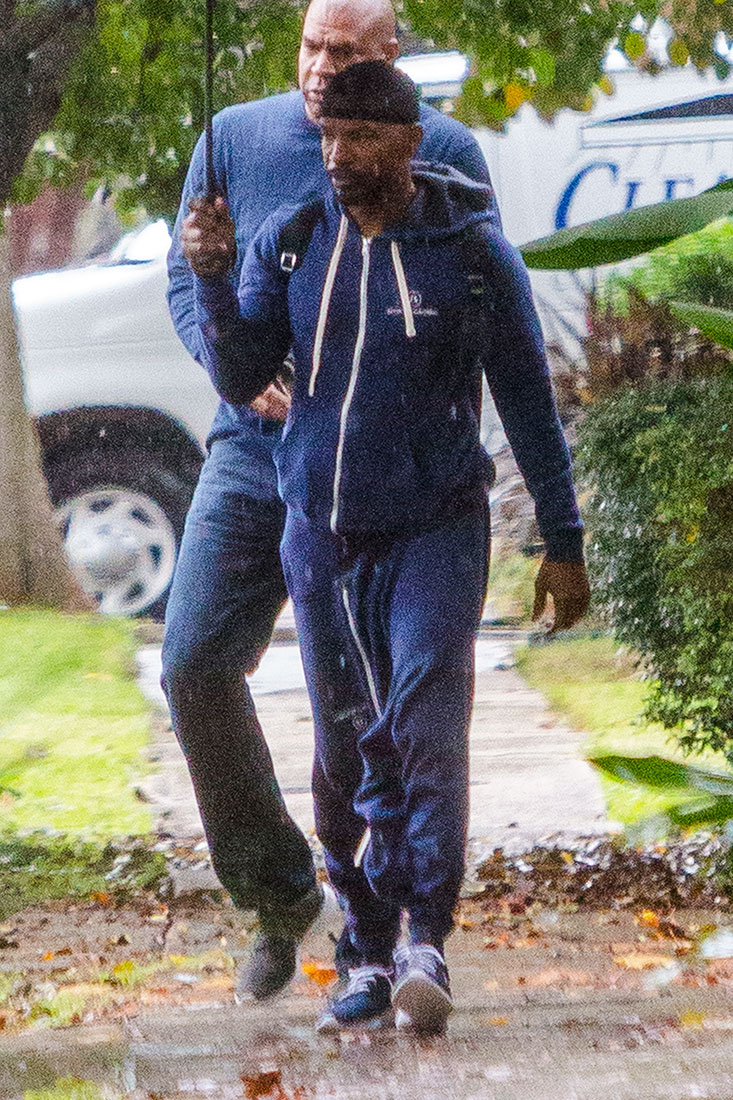 Um, Can Anybody Explain What's Happening With Jamie Foxx's Weird Sweatshirt Pants?