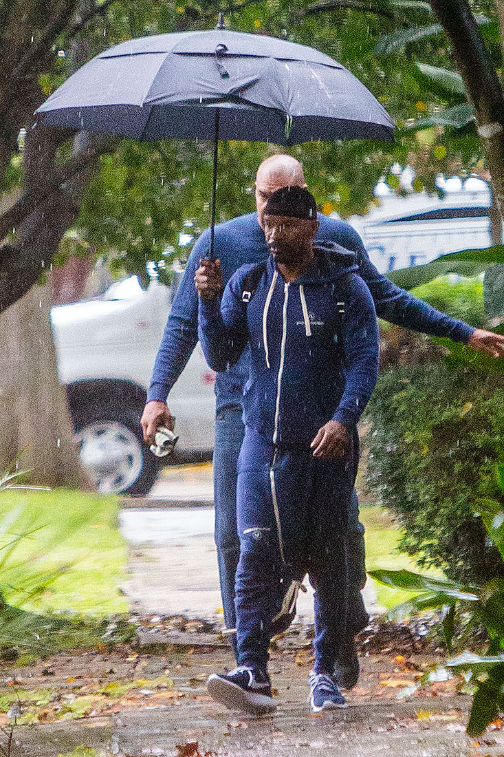 Um, Can Anybody Explain What's Happening With Jamie Foxx's Weird Sweatshirt Pants?