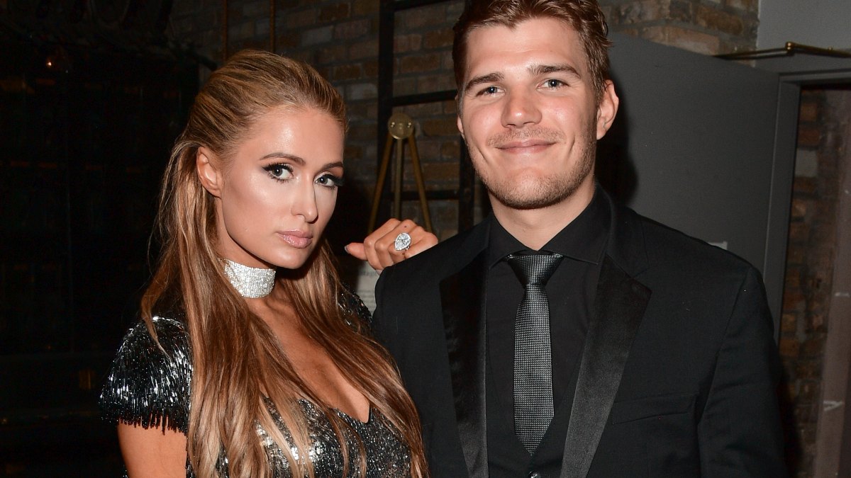 paris-hilton-chris-zylka-engagement-ring