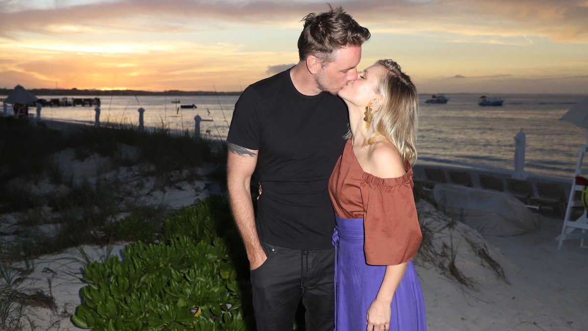 Dax Shepard, Kristen Bell, Kissing