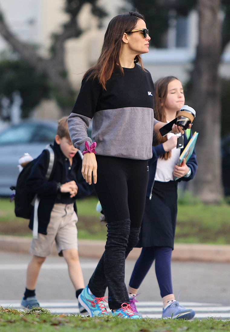 Jennifer Garner Cute Athleisure Look