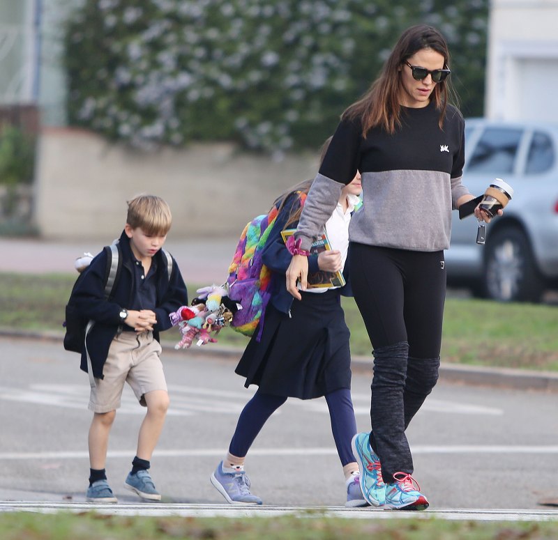 Jennifer Garner Cute Athleisure Look