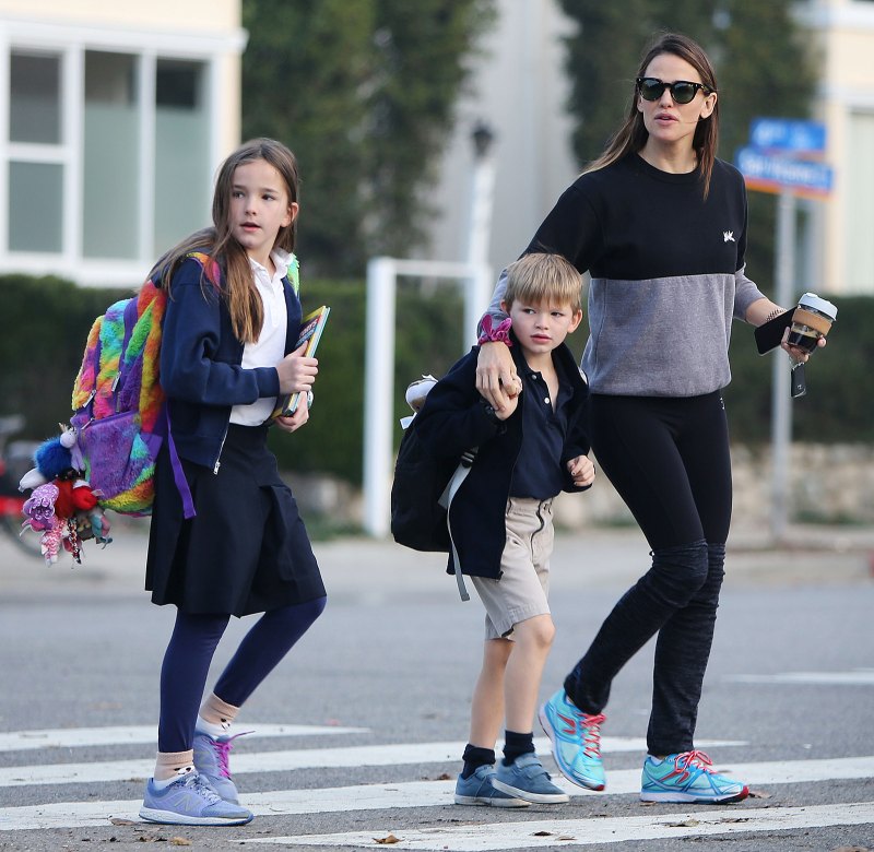Jennifer Garner Cute Athleisure Look