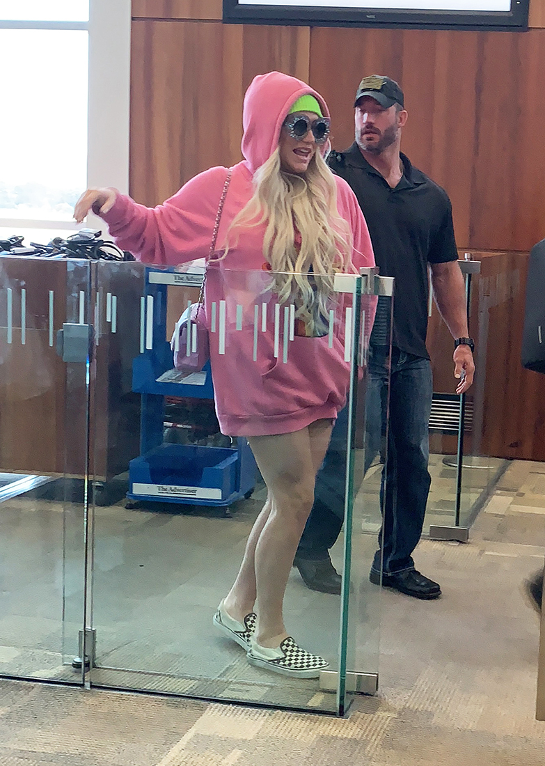 Kesha grey leggings and a black hoodie