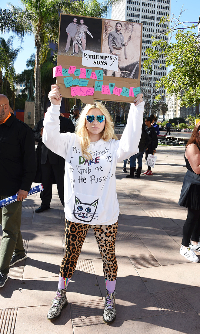 Kesha grey leggings and a black hoodie