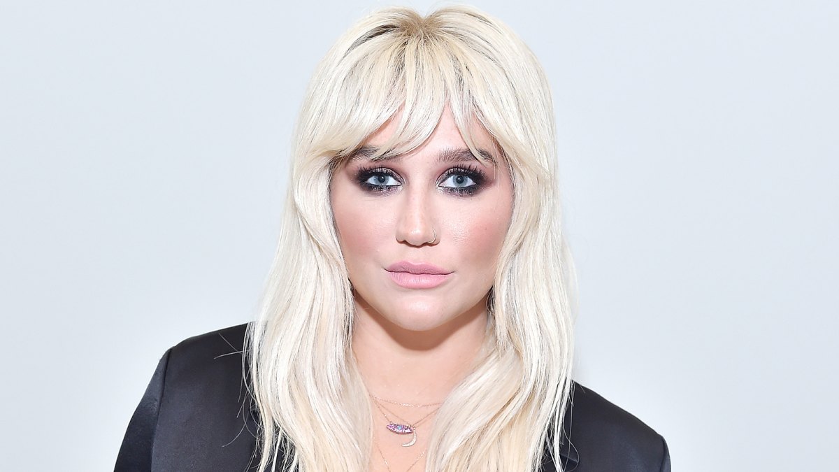 Kesha grey leggings and a black hoodie