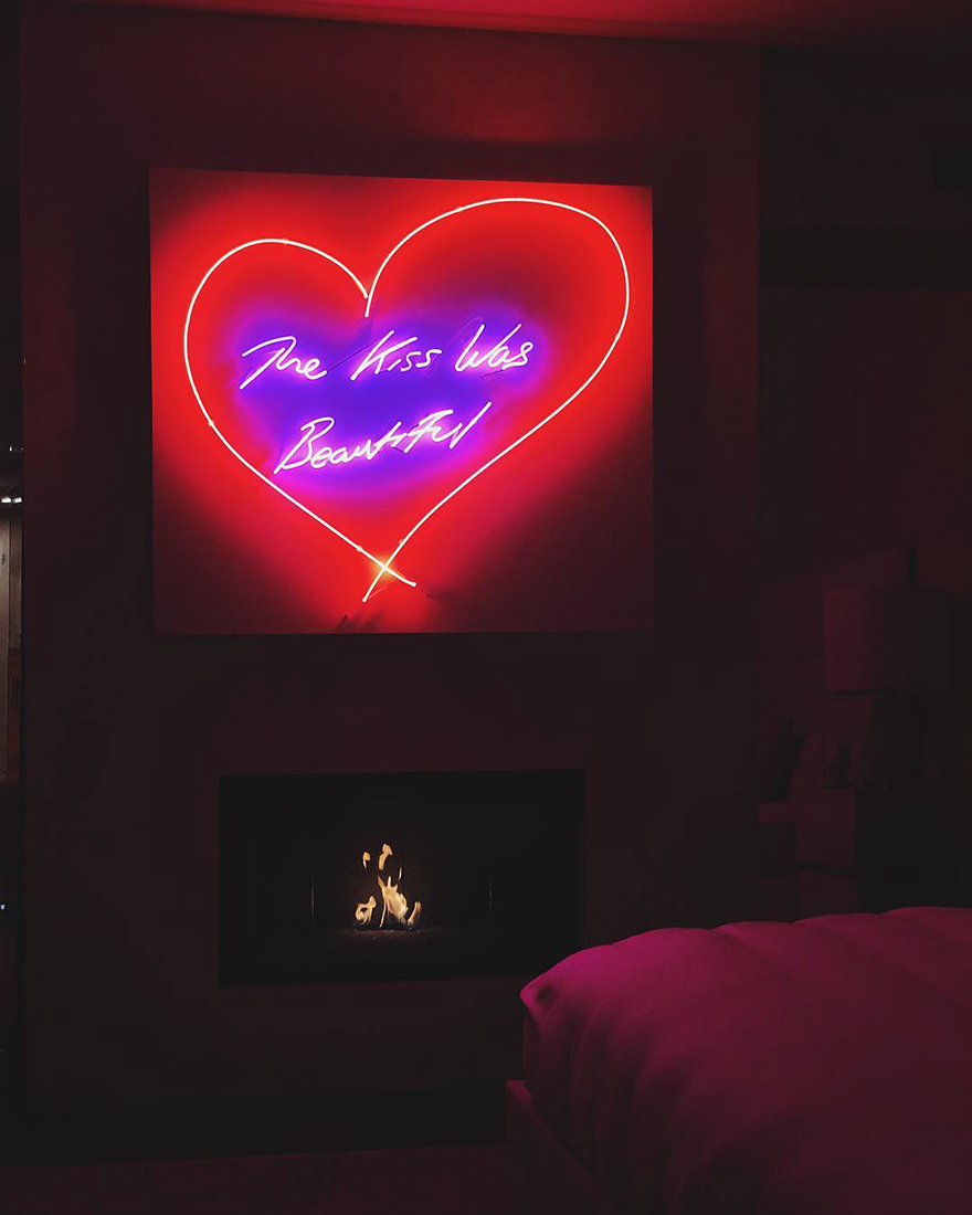 Kylie-Jenner-neon-quote-sign