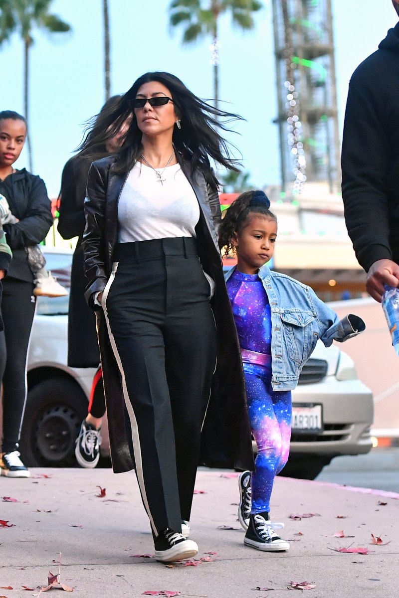 ** PREMIUM EXCLUSIVE RATES APPLY** Kourtney Kardashian and Scott Disick set their differences aside for a fun day at Universal Studios with their kids