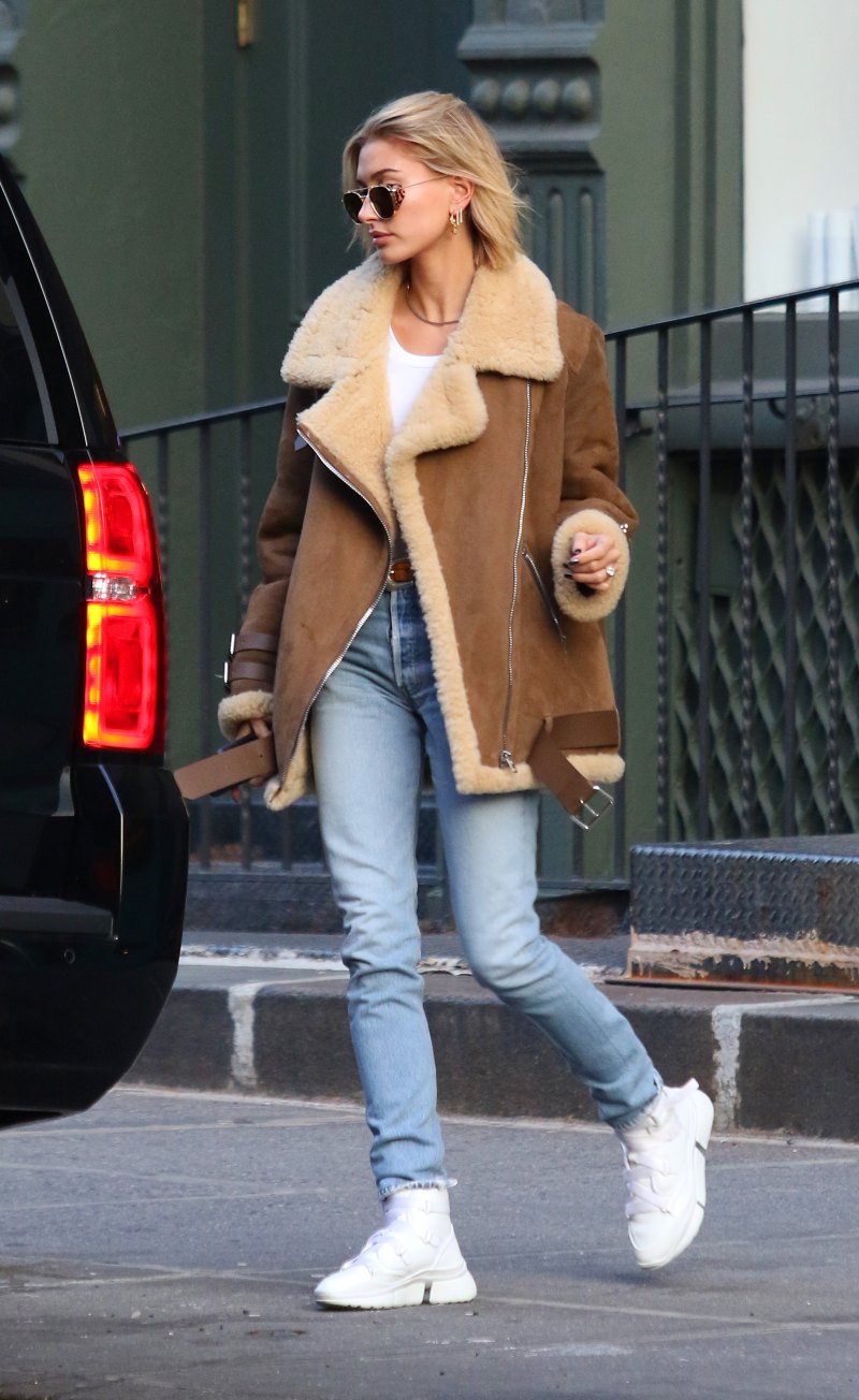 Hailey Baldwin, Short Hair, Walking NYC, Jeans, Brown Jacket