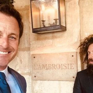 Chris Harrison taking a picture with Elan Gale