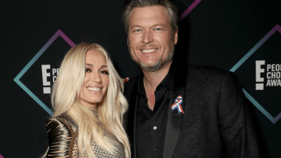 Gwen Stefani, Gold Dress, Smiling, Blake Shelton, Black Suit, Smiling