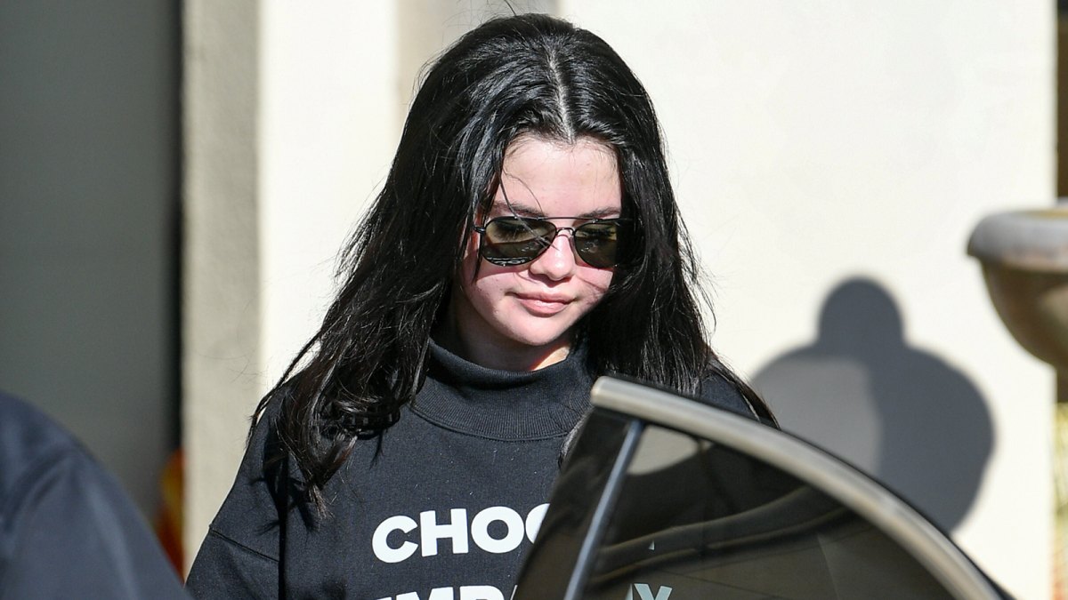 Selena Gomez Leaving Pilates