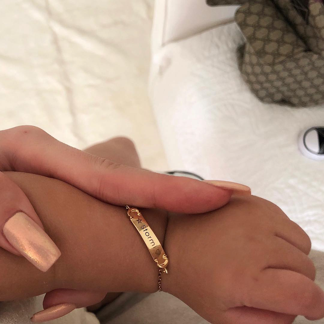 Stormi-nameplate-bracelet