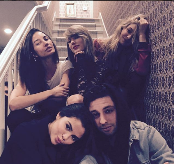 Taylor Swift with her friends