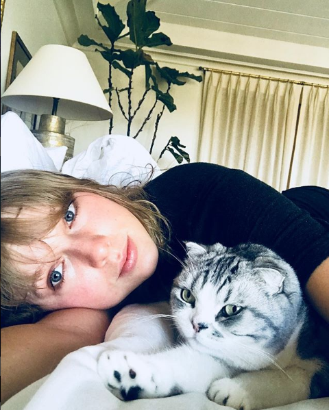 Taylor Swift with her cat