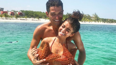 wells-adams-sarah-hyland