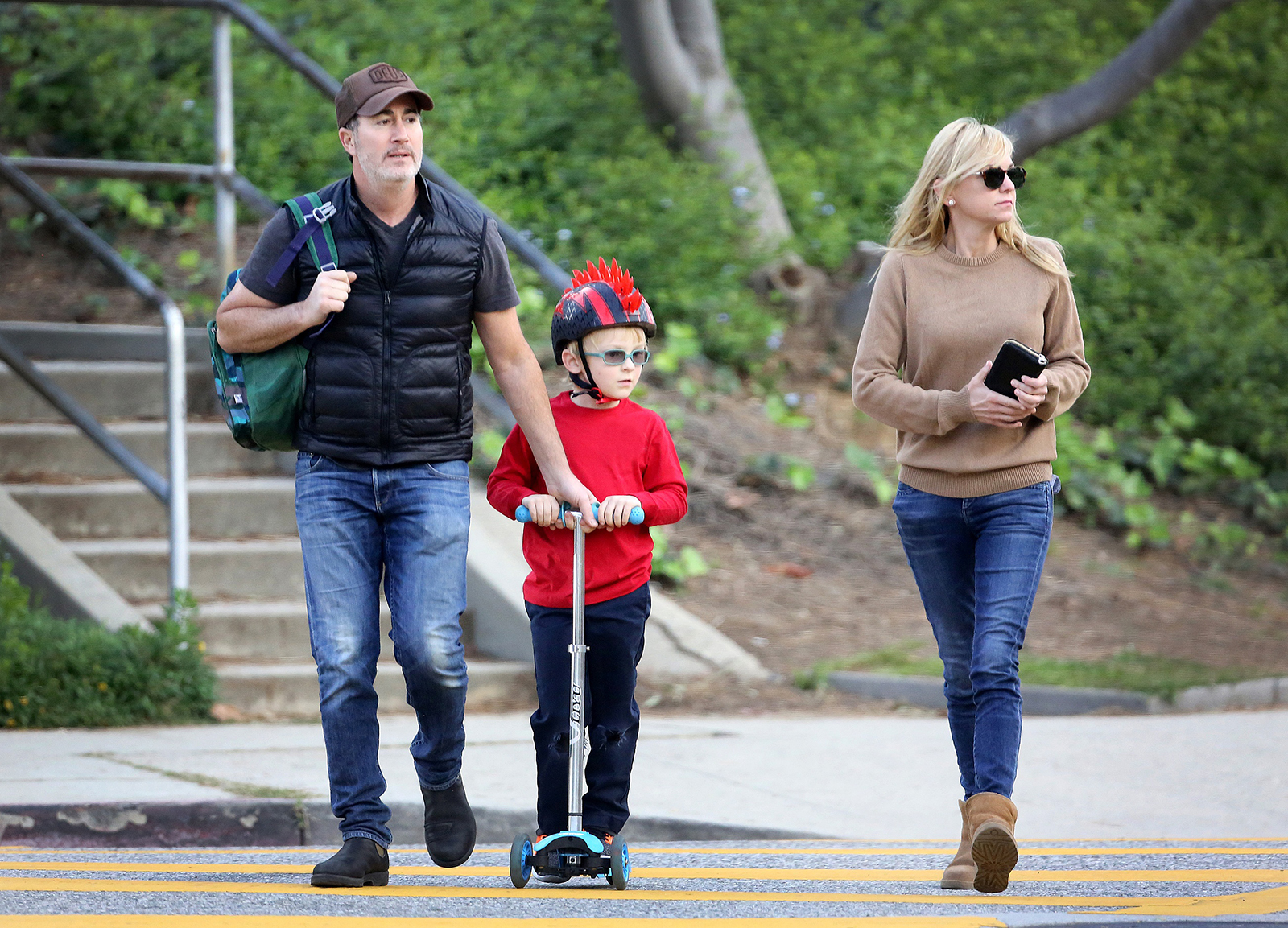 Anna Faris and boyfriend go for walk in LA