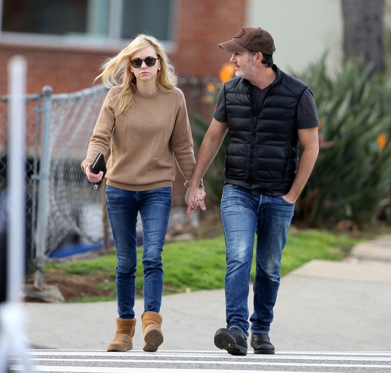 Anna Faris and boyfriend go for walk in LA