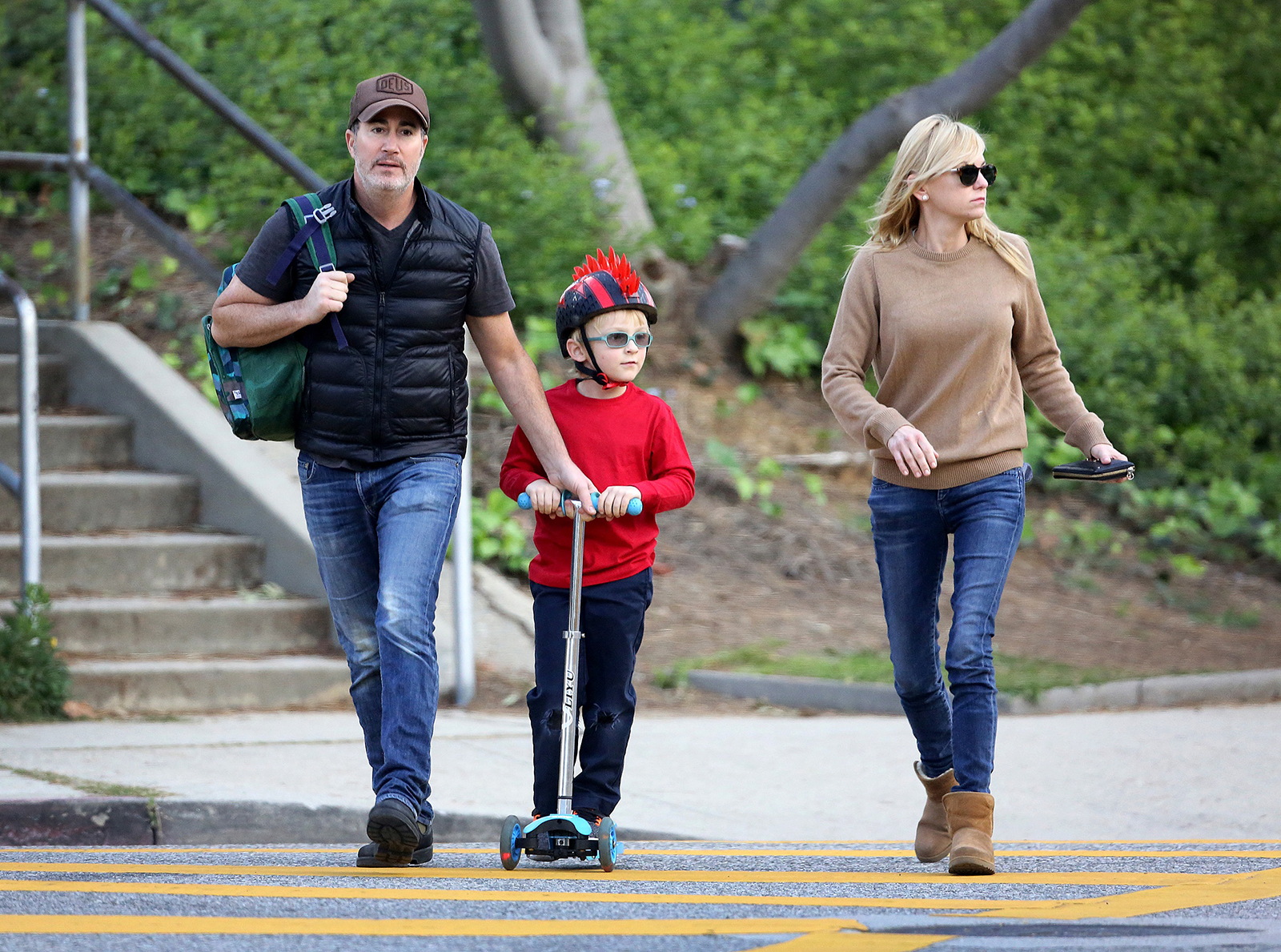 Anna Faris and boyfriend go for walk in LA