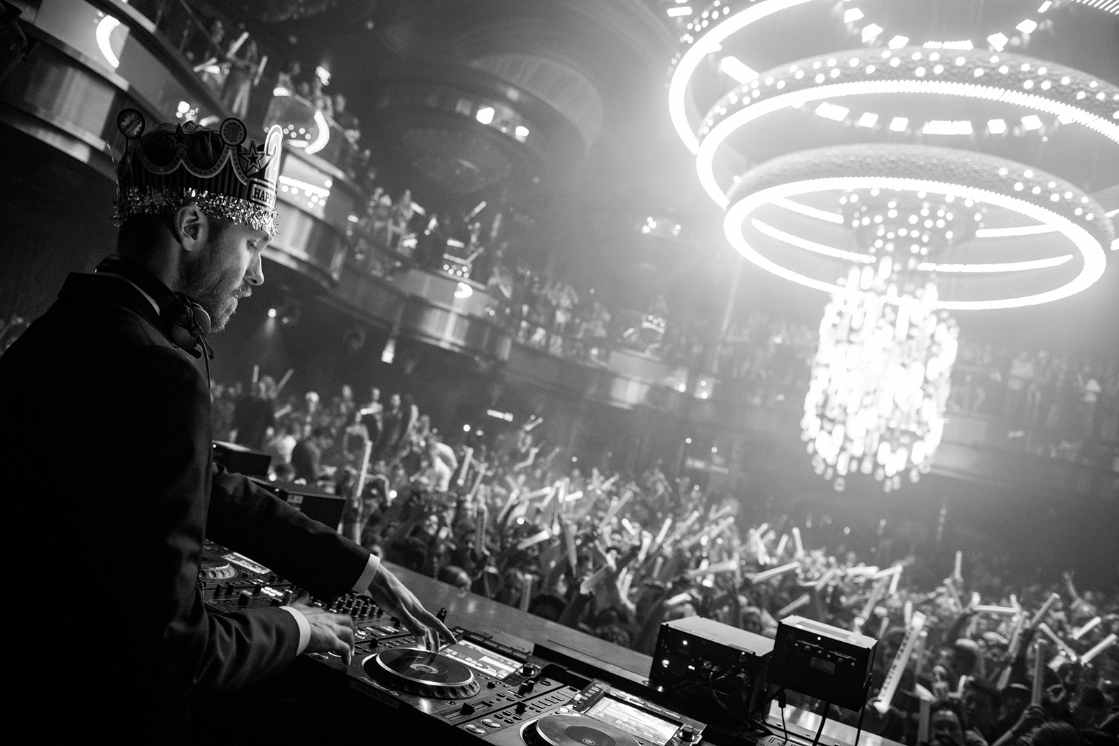 Calvin-Harris-Celebrates-New-Year's-Eve-in-Las-Vegas-at-OMNIA-Nightclub-Inside-Caesars-Palace