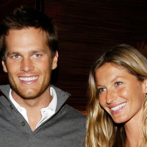 Celebs who look like siblings