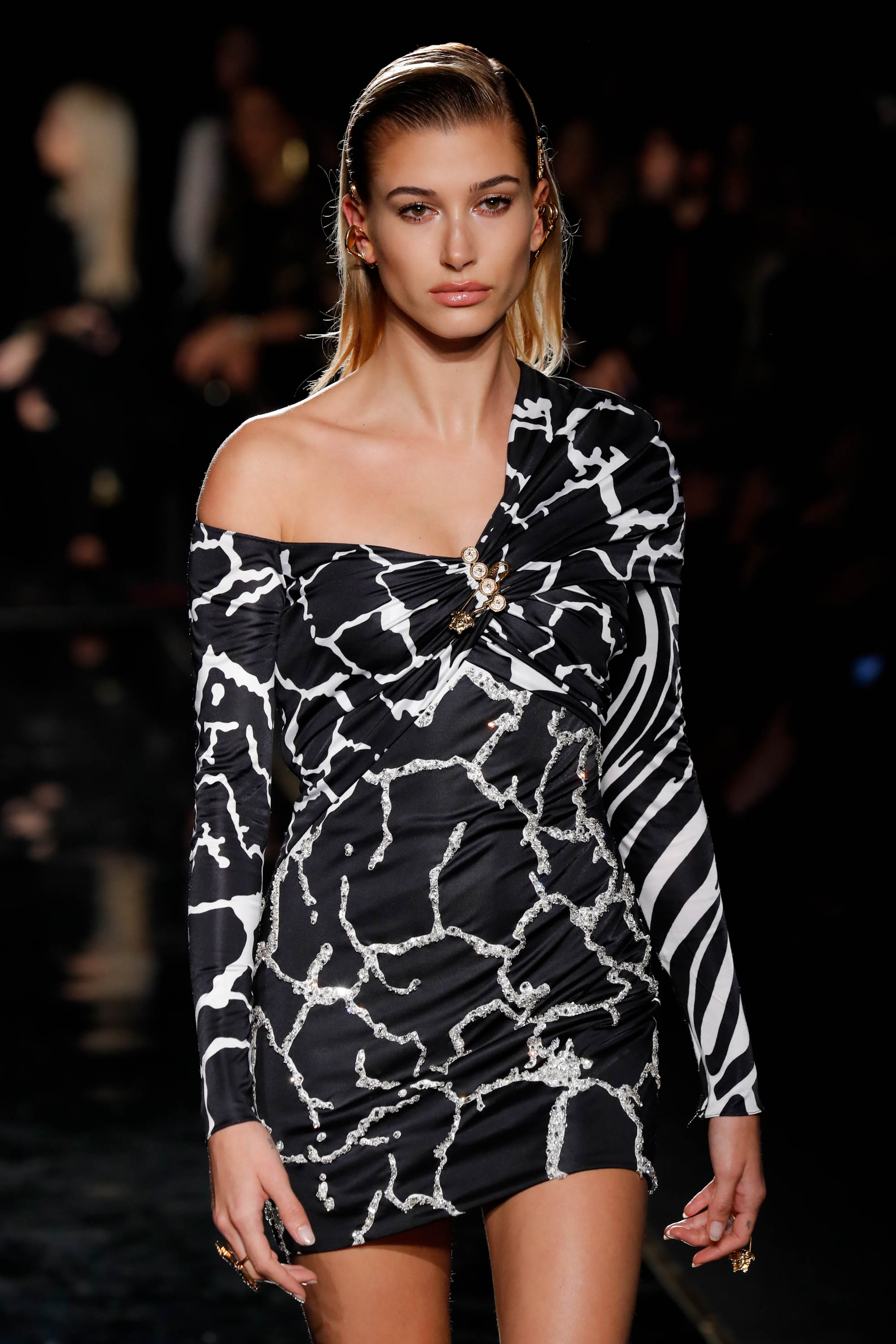 Hailey Baldwin Versace show