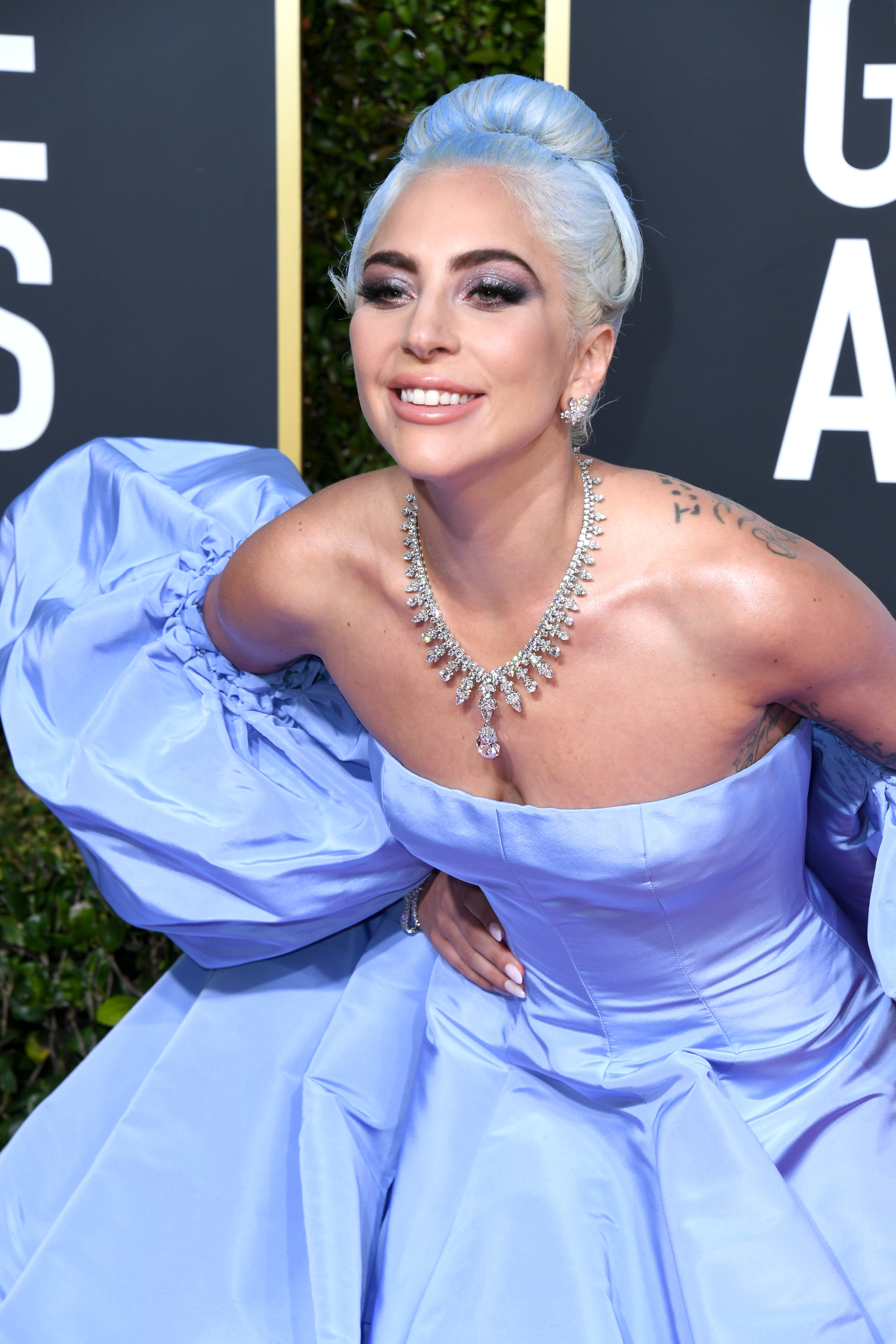 lady gaga golden globes red carpet